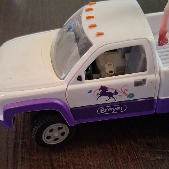 Breyer Purple and White Truck with Unicorn - Picture 2 of 11